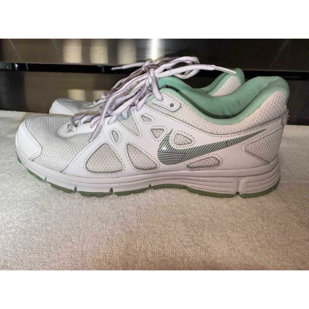 Nike Revolution Ladies Sneakers Size‎ 9.5 White And Teal